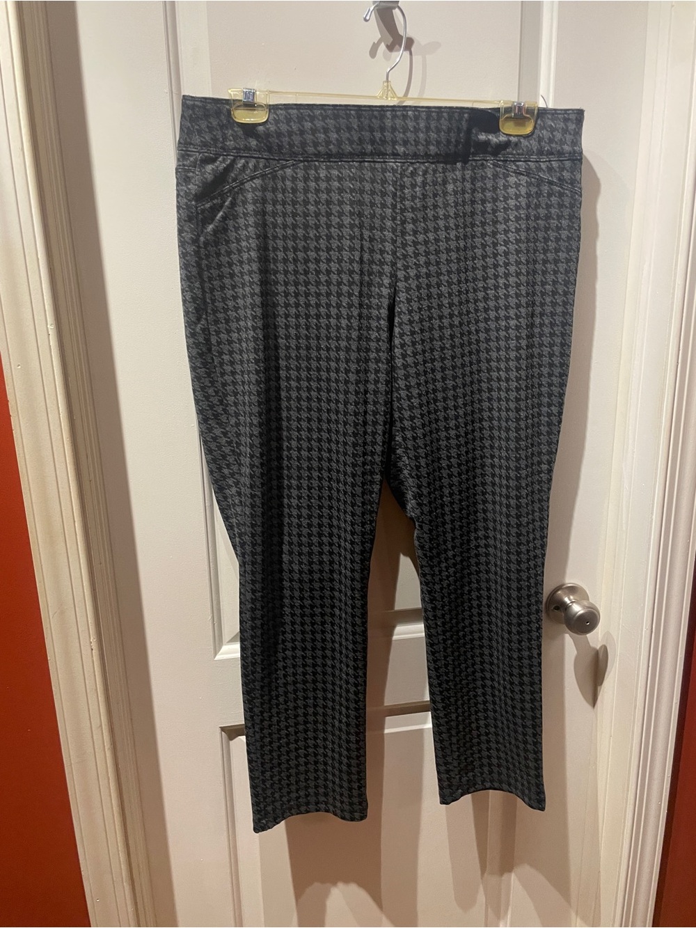 Liz Claiborne Black and Gray Houndstooth Cropped Pants